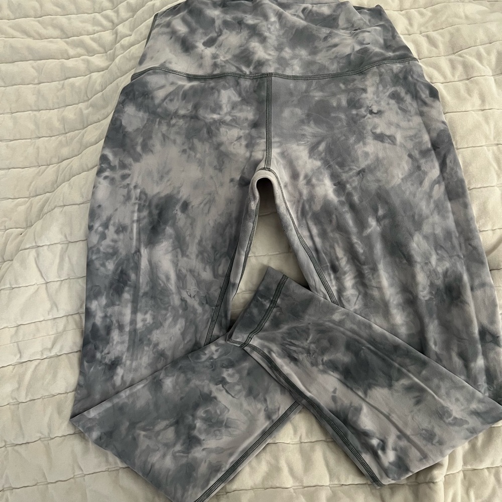 Lululemon high rise align 25” legging.